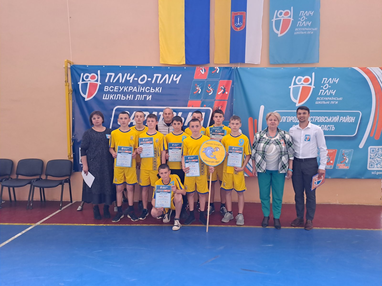 На днях в Саратской общине состоялся ІІІ зональный районный этап спортивных соревнований «Бок о бок. Всеукраинские школьные лиги» по баскетболу среди ребят