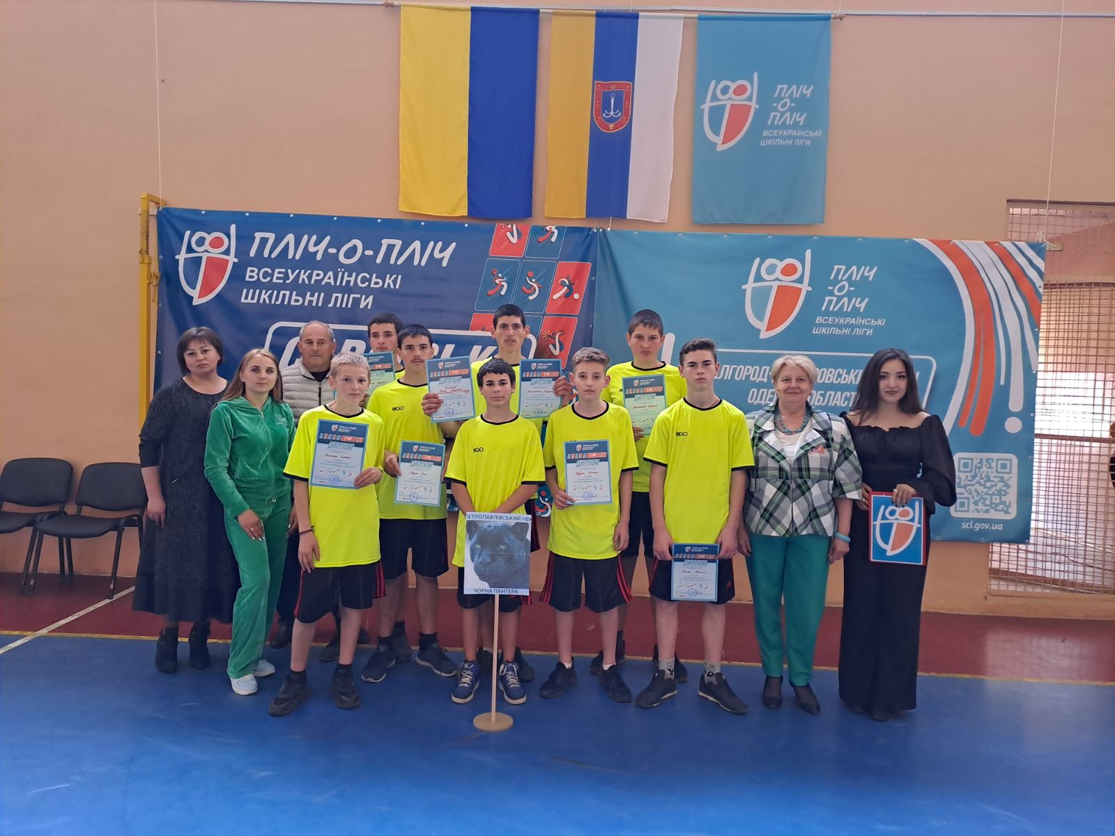 На днях в Саратской общине состоялся ІІІ зональный районный этап спортивных соревнований «Бок о бок. Всеукраинские школьные лиги» по баскетболу среди ребят