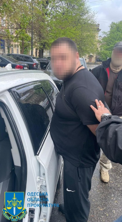 Допомагав п’яним водіям уникнути відповідальності: на Одещині "на гарячому" викрили інспектора патрульної поліції