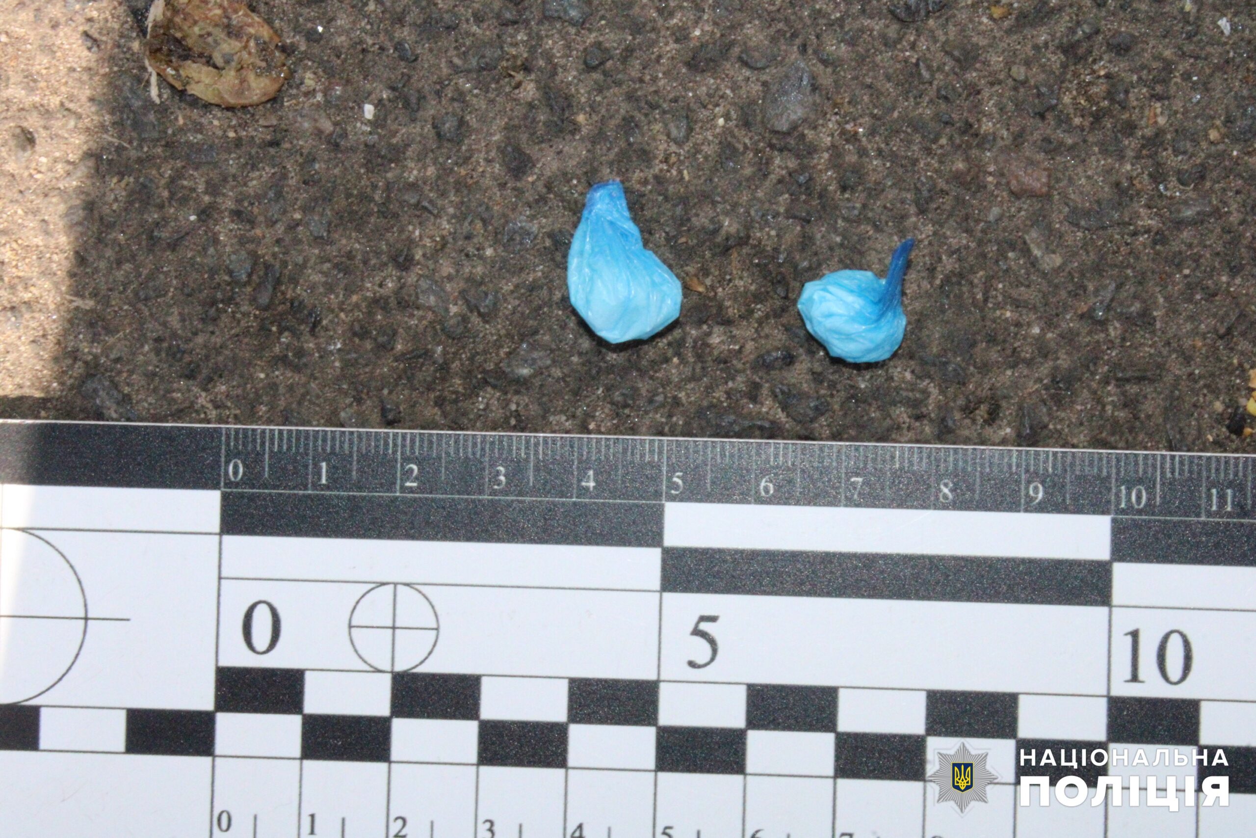 Понад сто згортків з метадоном знайшли у мешканця Одещини: чоловіку повідомили про підозру