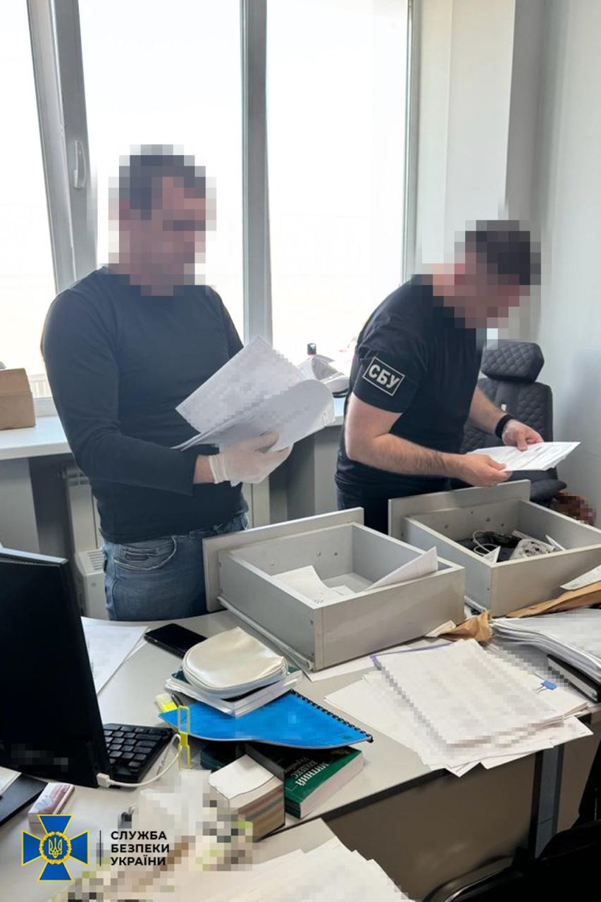 В Одесской области преступная группировка во главе с начальником одного из таможенных постов облагала «данью» импортеров