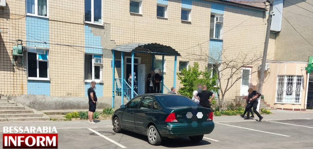 У Болграді озброєний чоловік неадекватно поводився в лікарні - викликано групу захоплення