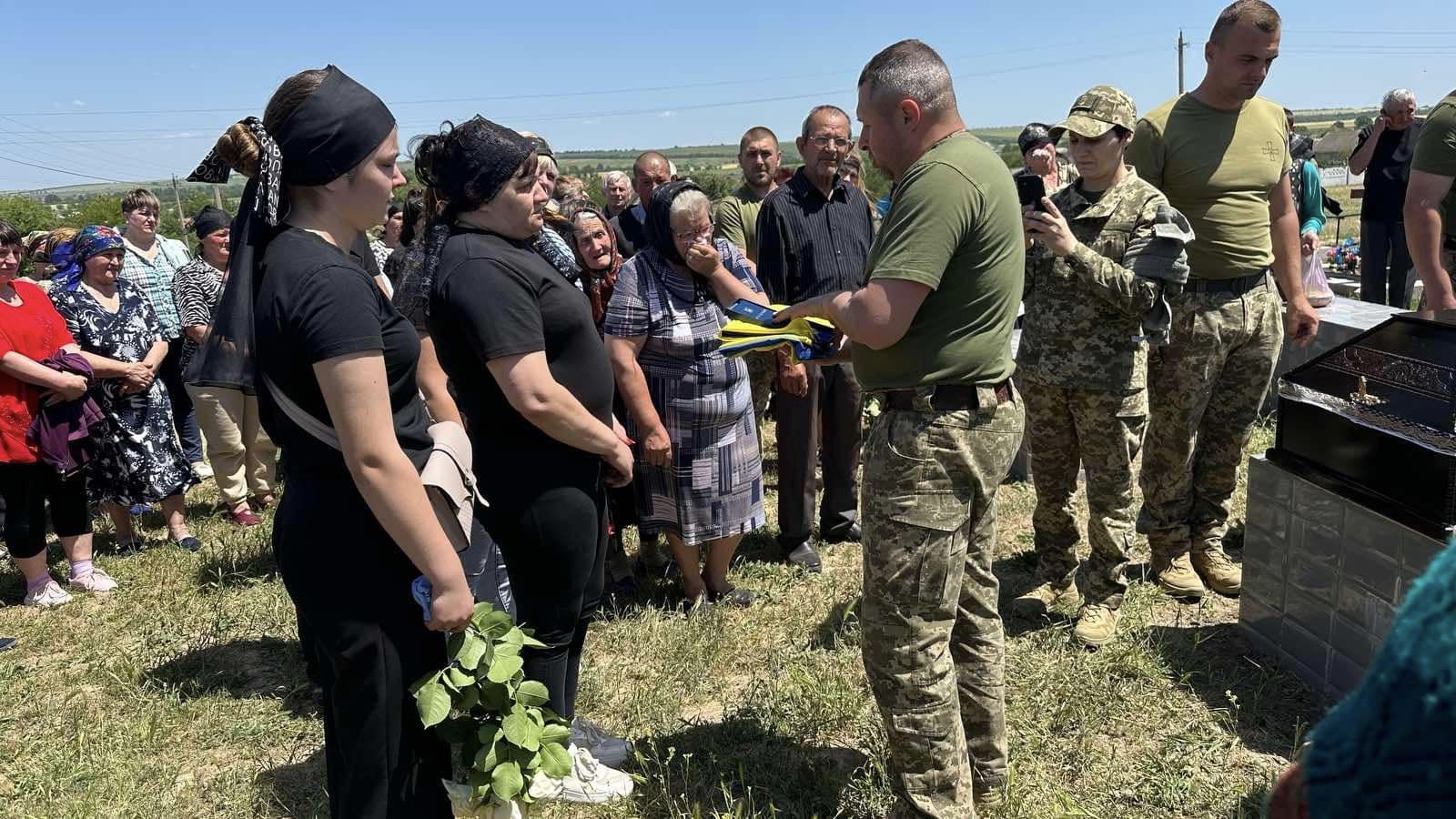 Теплицька громада на Болградщині провела в останню путь свого Героя, який загинув на війні