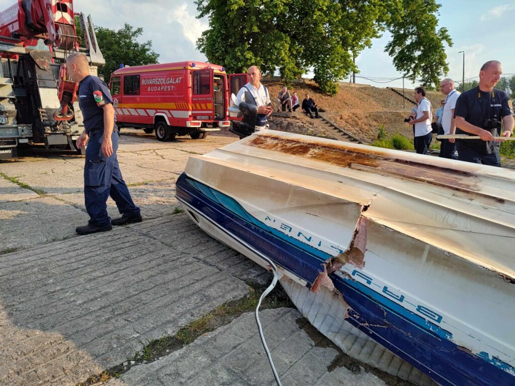 На Дунаї зіткнулися круїзний лайнер і човен: двоє загиблих, п'ятеро зниклих безвісти