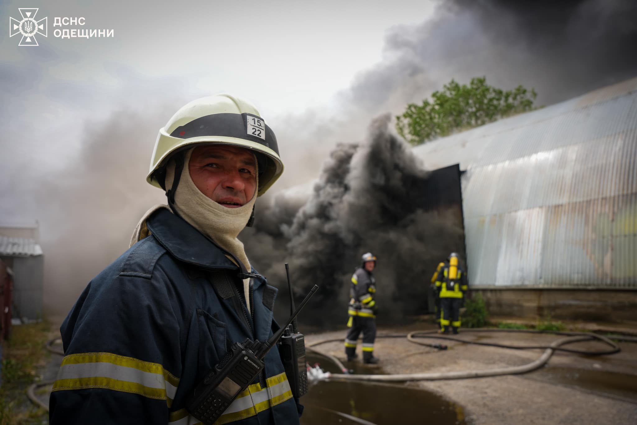 За день в Одесі згоріли декілька авто, дах будівлі та склад із взуттям