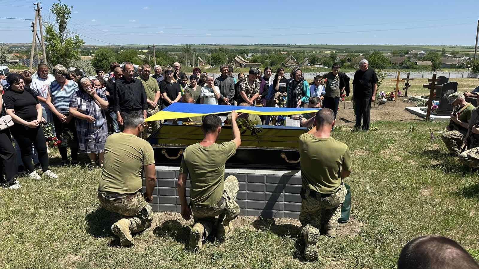 Теплицька громада на Болградщині провела в останню путь свого Героя, який загинув на війні