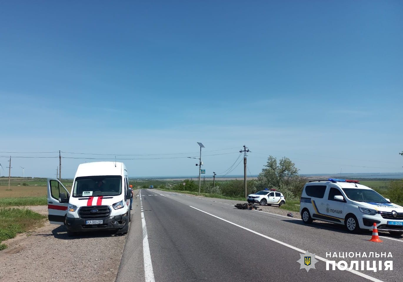 На трасі "Одеса-Рені" мопедист не пропустив автобус: винуватець потрапив у лікарню