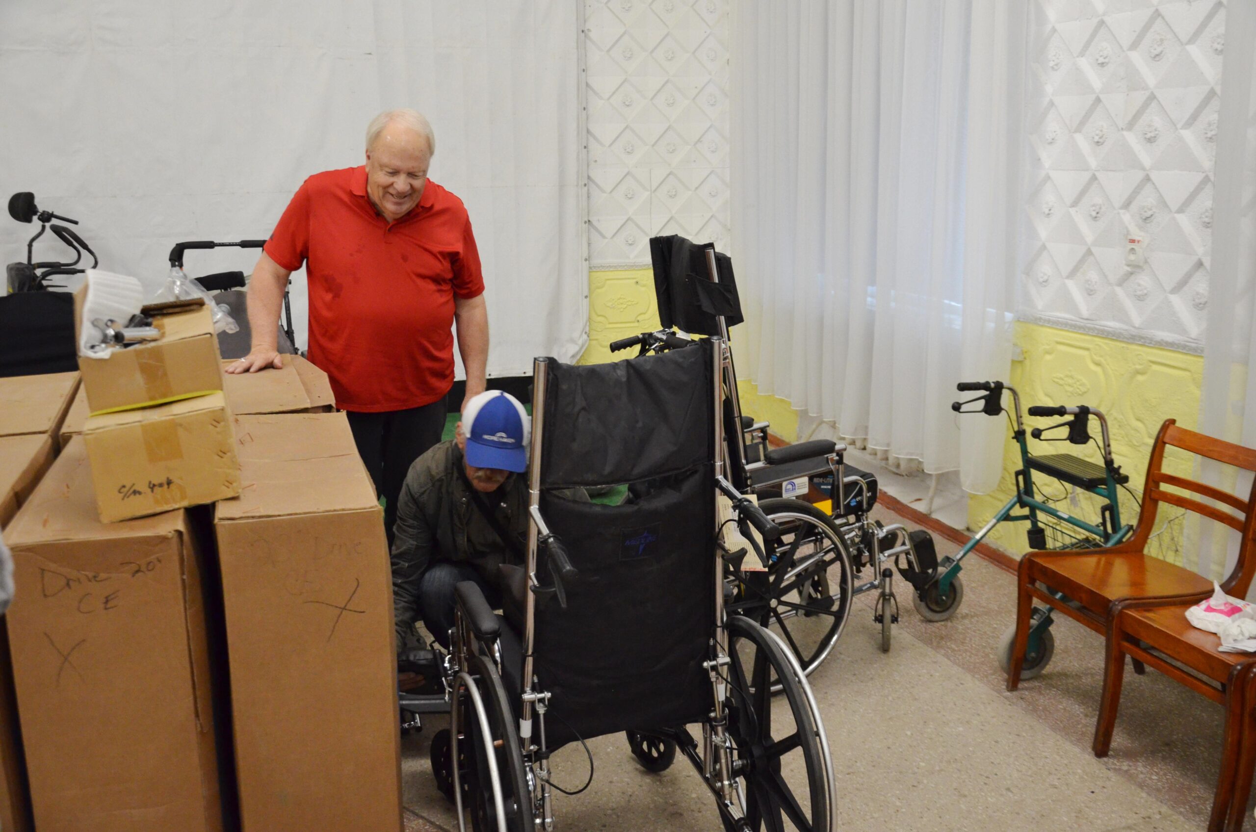 Міжнародна організація роздає у Бессарабії понад 400 інвалідних візків американського виробництва. Сьогодні - в Кілії