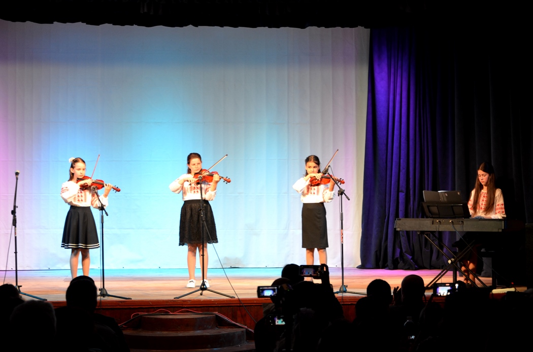 Видовищний концерт та довгоочікуваний подарунок від міськради: Кілійська школа мистецтв відзначила 65-й День народження (великий фоторепортаж)