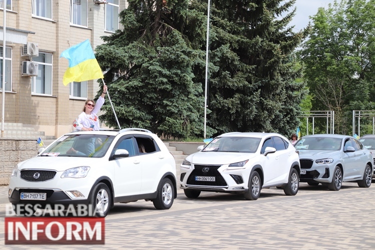 За кермом у вишиванці: автоледі Болграду зібрали кошти на підтримку Збройних Сил України