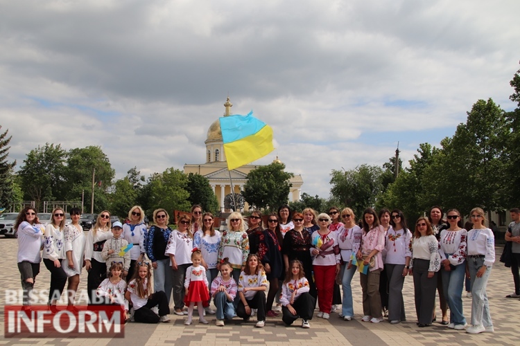 За кермом у вишиванці: автоледі Болграду зібрали кошти на підтримку Збройних Сил України