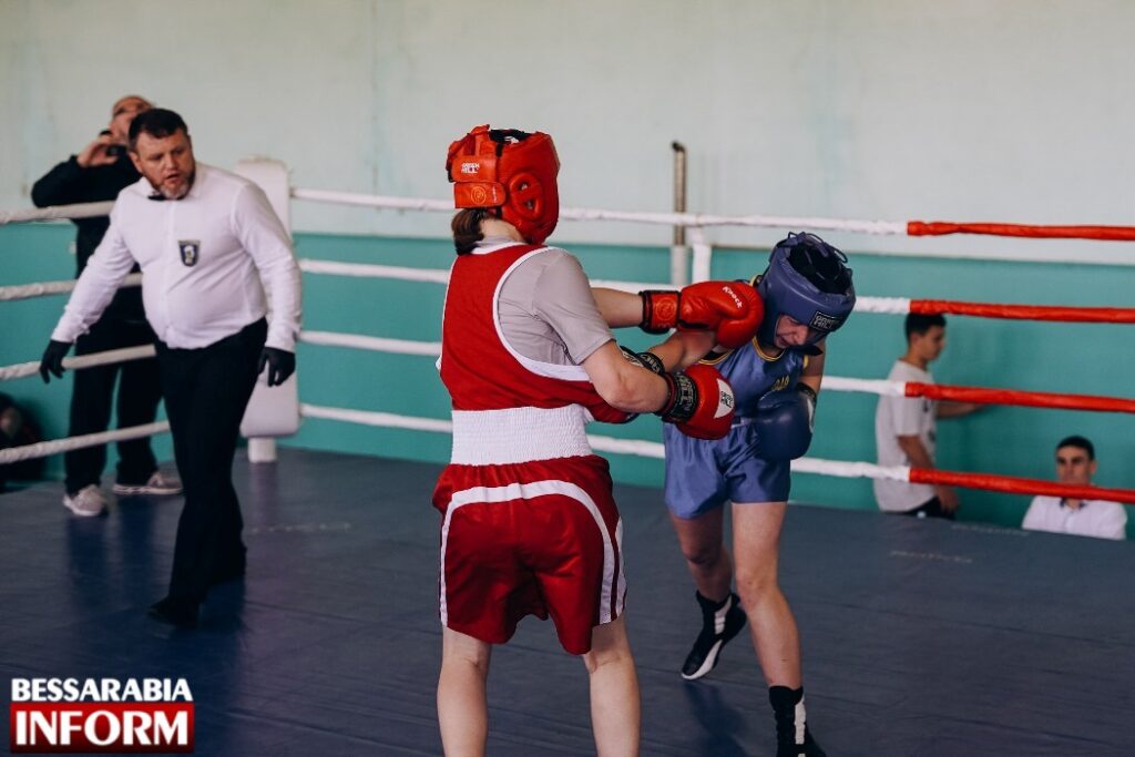 Захопливі поєдинки дівчат та рішення суддів: фоторепортаж фінального дня боксерського турніру в Аккермані
