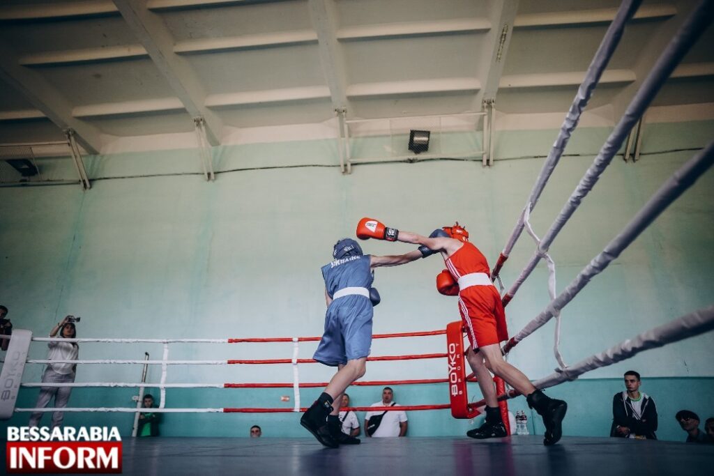 Захопливі поєдинки дівчат та рішення суддів: фоторепортаж фінального дня боксерського турніру в Аккермані