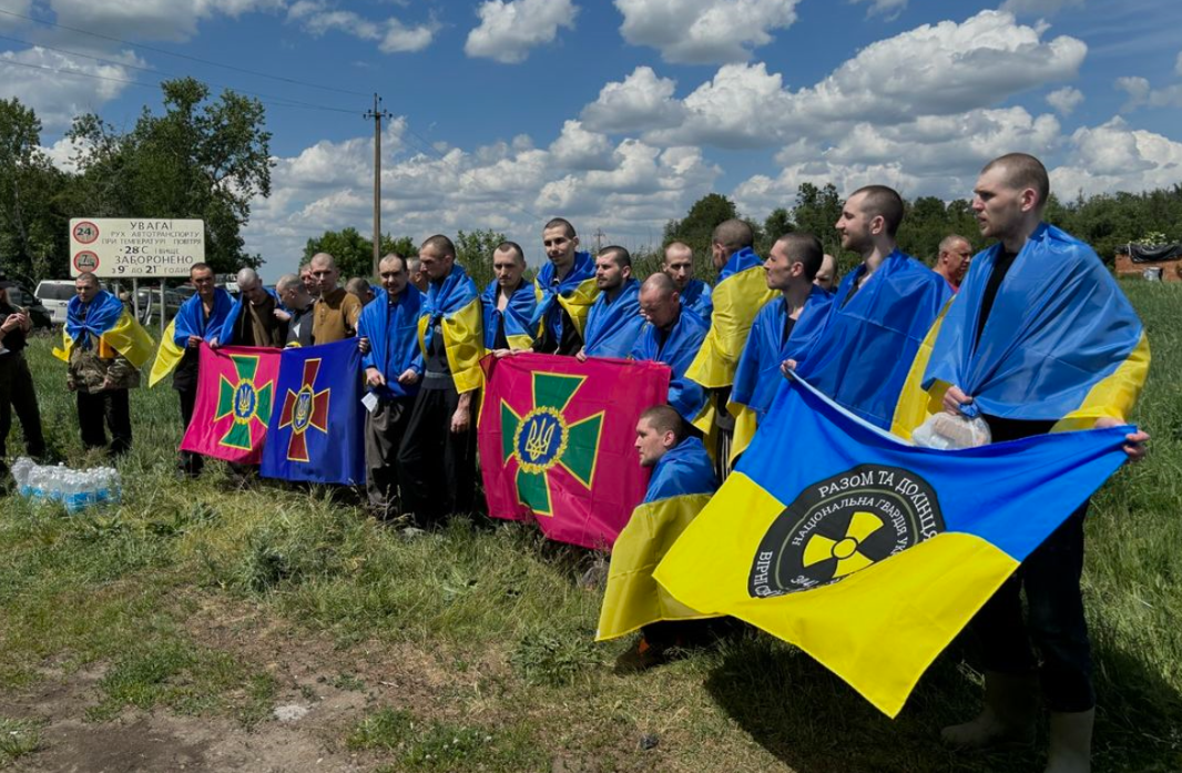 З російського полону повернули п'ятьох захисників Зміїного з Кілії та Вилкового