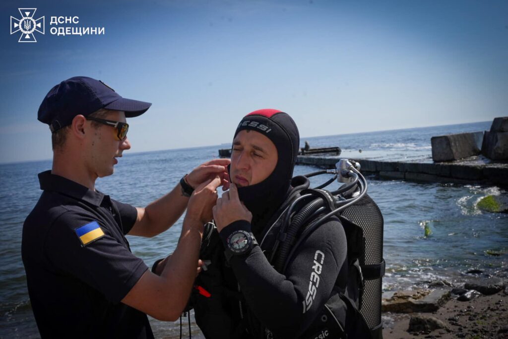 Водолази шукають 20-річну поліцейську з Рівного, яку в Одесі змило з пірса у море