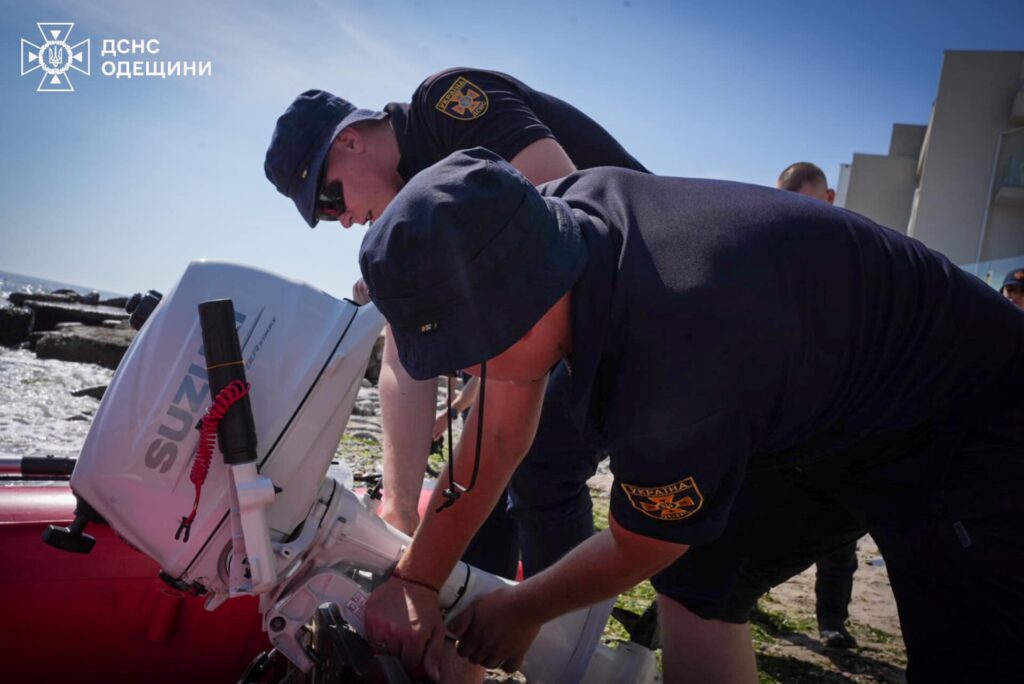 Водолази шукають 20-річну поліцейську з Рівного, яку в Одесі змило з пірса у море