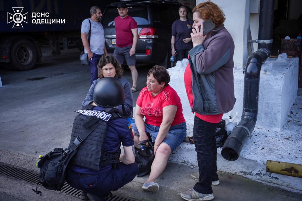 Рятувальники ліквідували масштабну пожежу, що виникла внаслідок ворожої атаки по Одесі