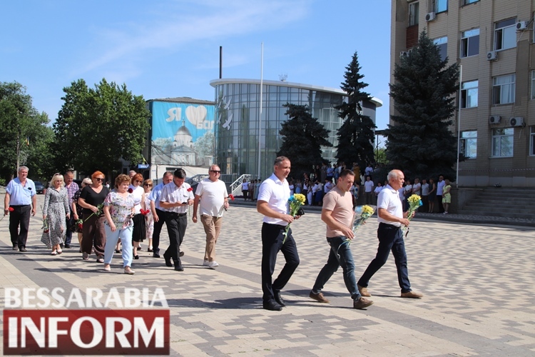 Покладання квітів та екскурсія: в Болграді вшанували пам’ять мільйонів полеглих воїнів у Другій світовій війні