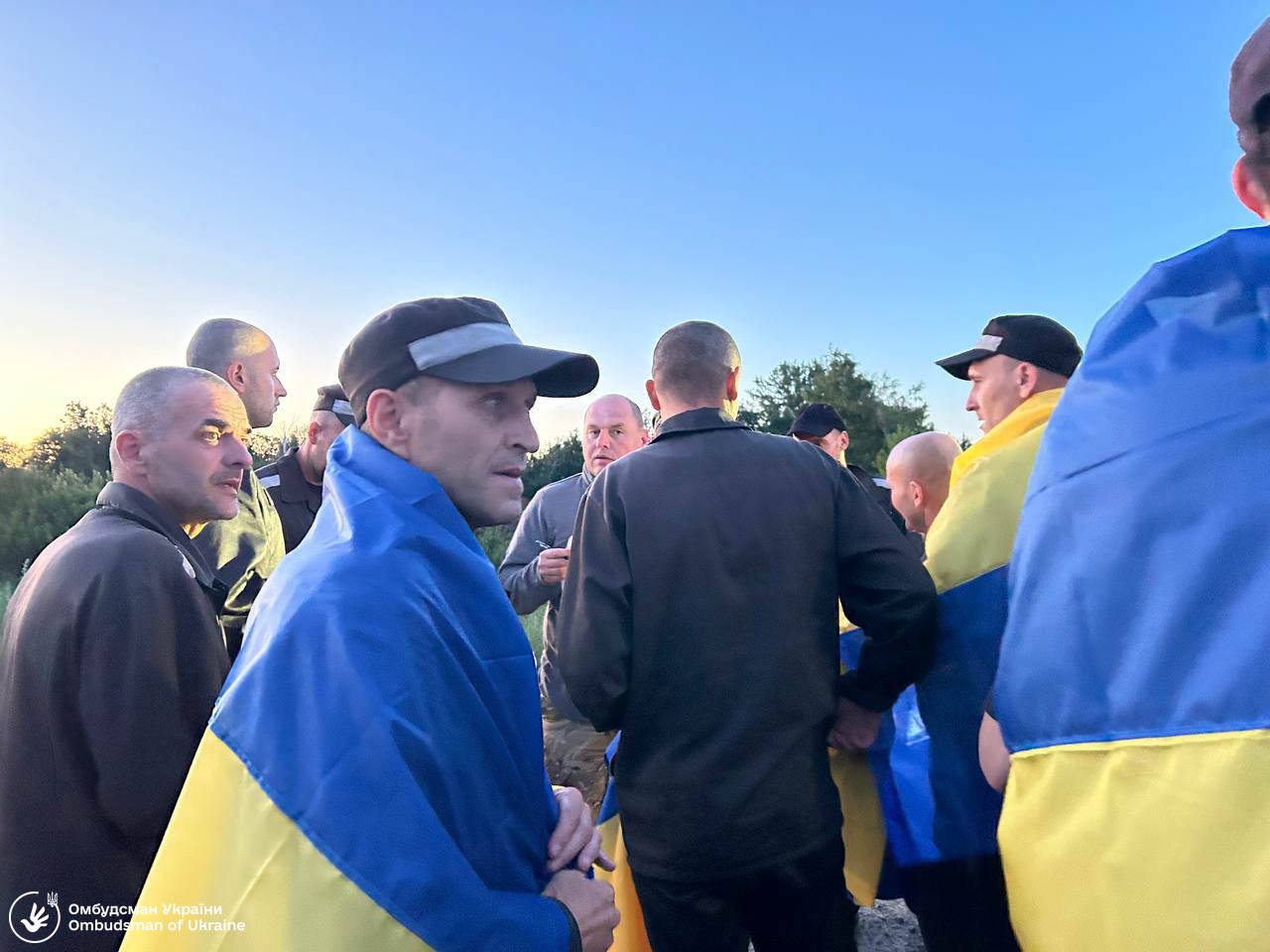 Ще один обмін військовополонених: додому повернулась майже сотня українських захисників