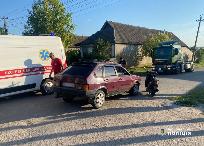 У селі Зоря зіткнулись легковик та мопед: постраждала 71-річна водійка двоколісника