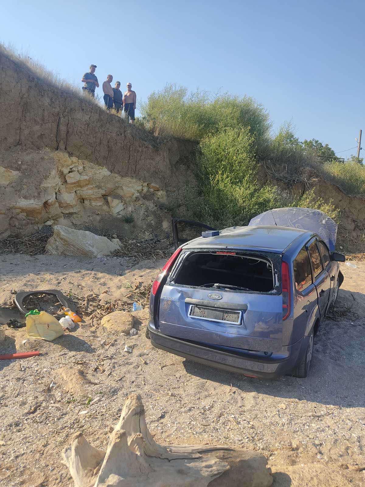 На Одещині автівка зірвалася з обриву на пляж, переїхавши 6-річну дитину