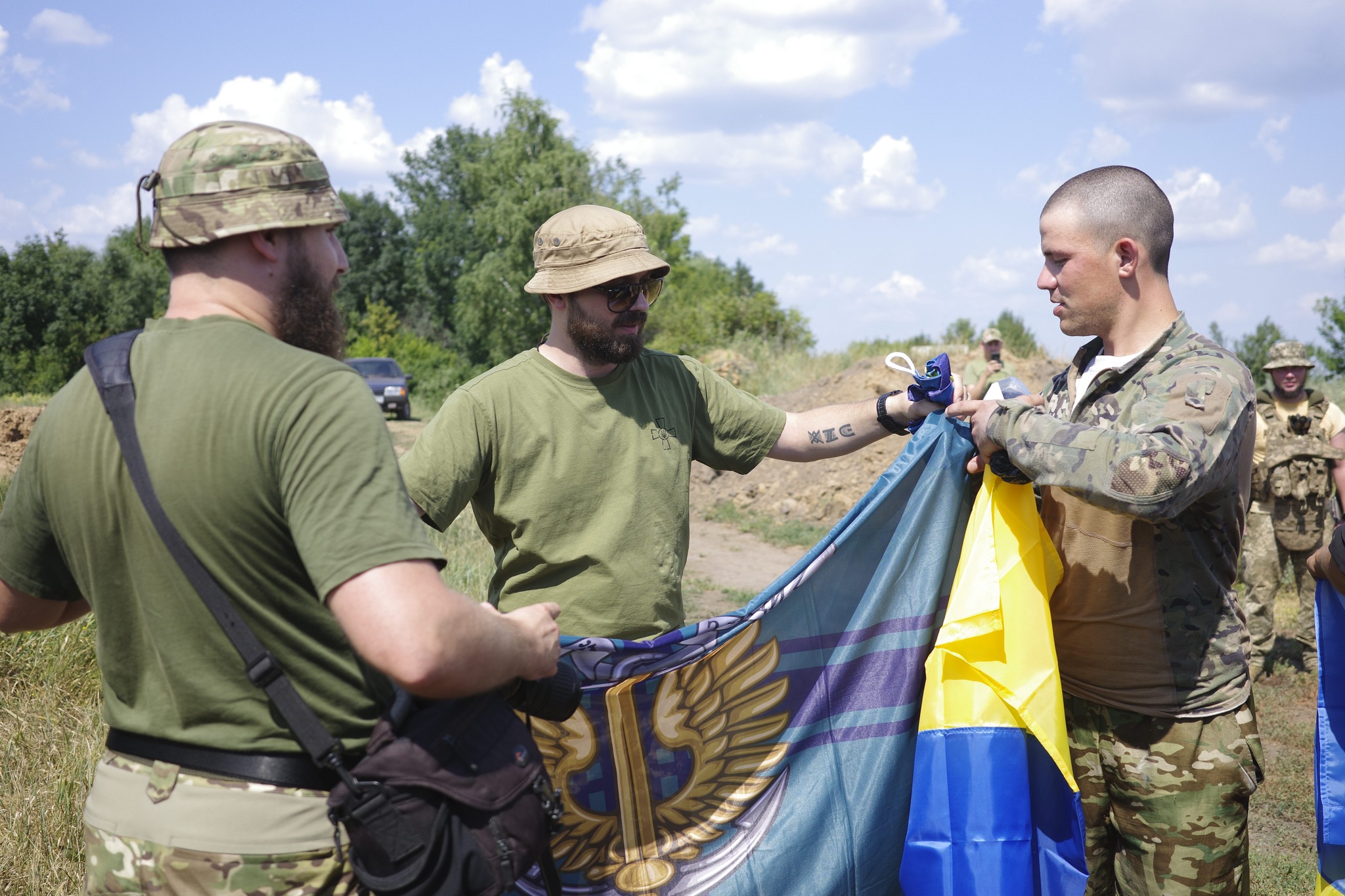 Сьогодні з ворожого полону ступили на рідну землю ще 95 українських військовослужбовців