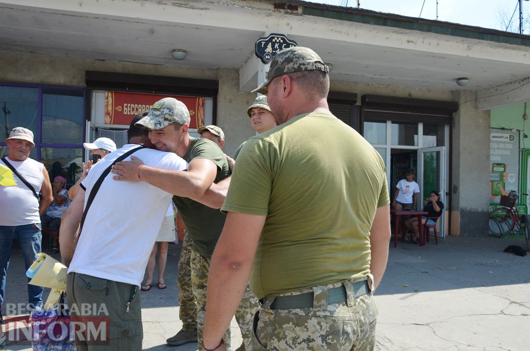 Кілія зустріла з полону останнього оборонця острову Зміїний з міста (фоторепортаж)