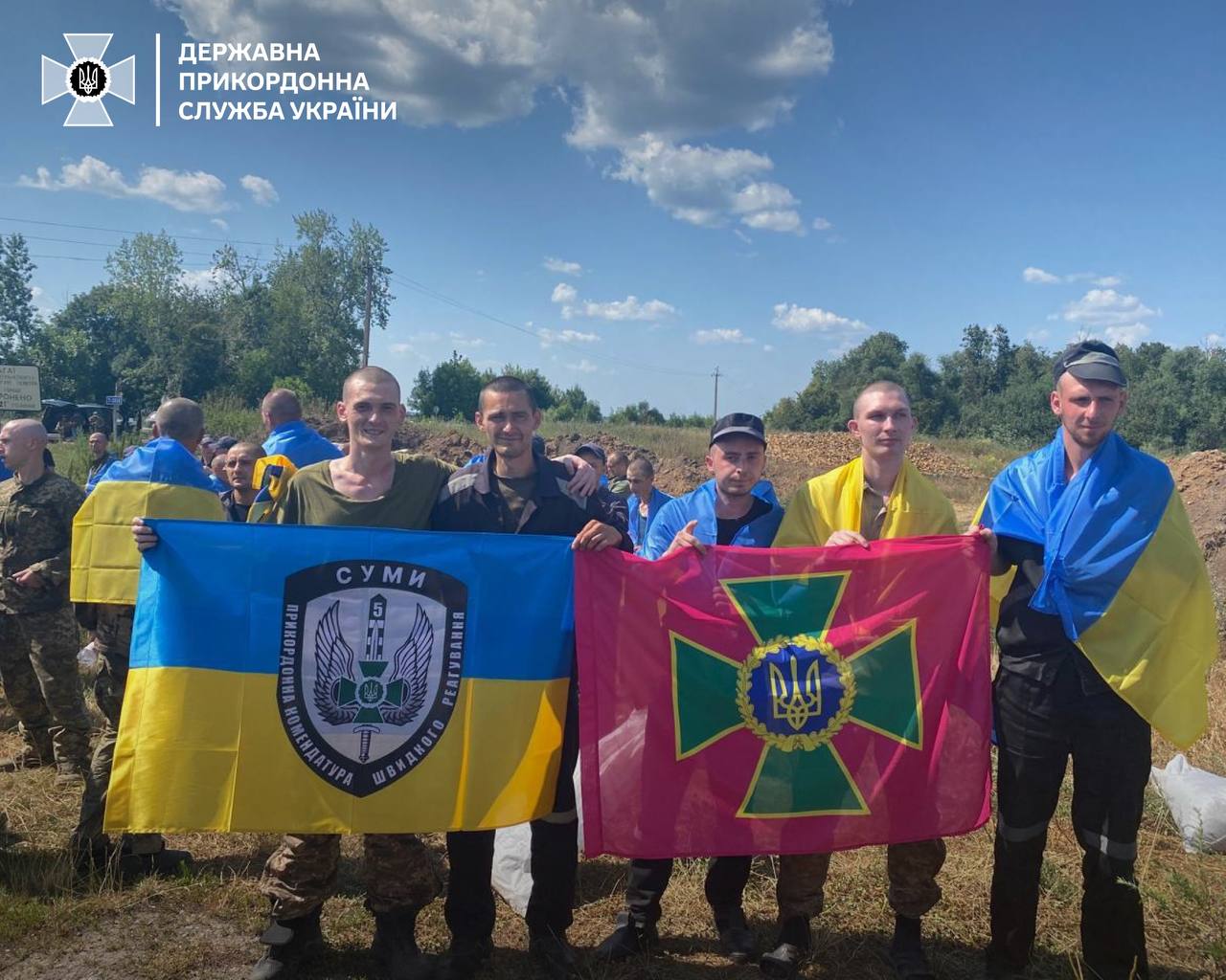 Сьогодні з ворожого полону ступили на рідну землю ще 95 українських військовослужбовців