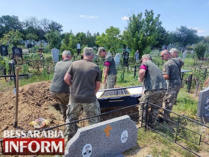 Він так хотів, щоб мати ним пишалася: Болградщина провела в останню путь свого Захисника Артема Будяна