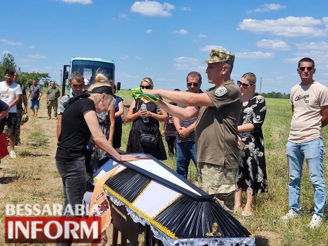 Він так хотів, щоб мати ним пишалася: Болградщина провела в останню путь свого Захисника Артема Будяна