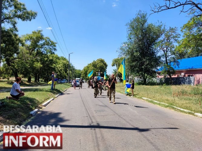 Він так хотів, щоб мати ним пишалася: Болградщина провела в останню путь свого Захисника Артема Будяна