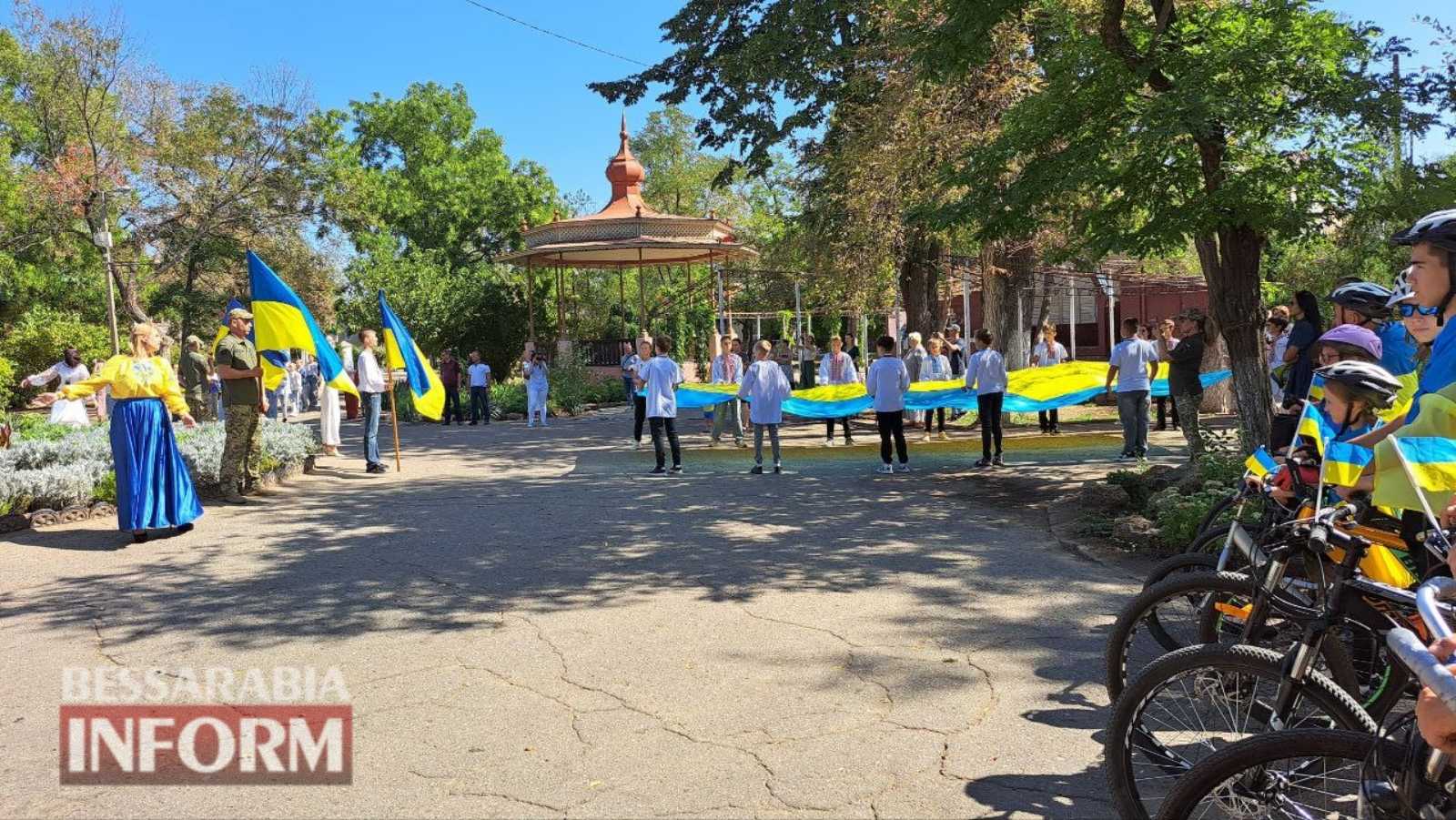 Захоплююча патріотична акція, велопробіг та цікава виставка: як в Аккермані відзначили День Державного Прапора (фото)