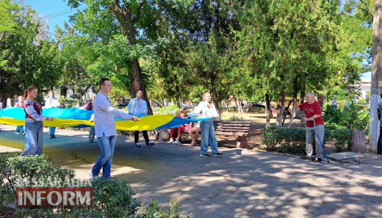 Захоплююча патріотична акція, велопробіг та цікава виставка: як в Аккермані відзначили День Державного Прапора (фото)