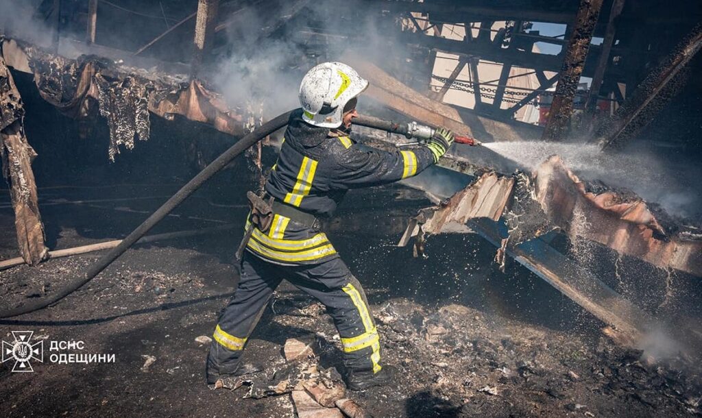 Масштабна пожежа на зерновому підприємстві Одещини: вогонь охопив 2 тисячі квадратних метрів