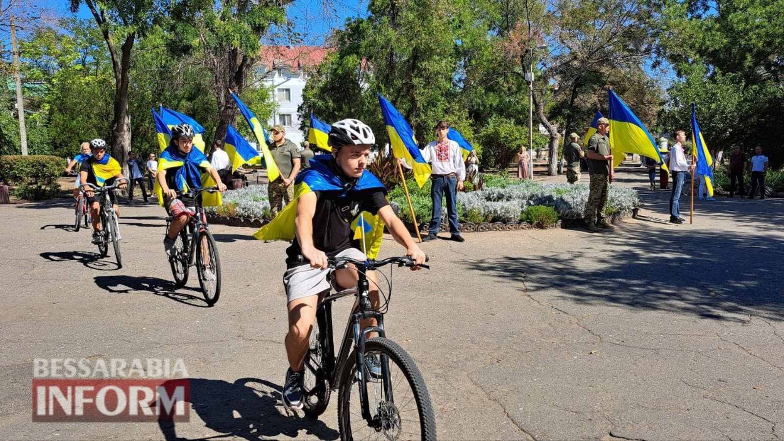 Захоплююча патріотична акція, велопробіг та цікава виставка: як в Аккермані відзначили День Державного Прапора (фото)