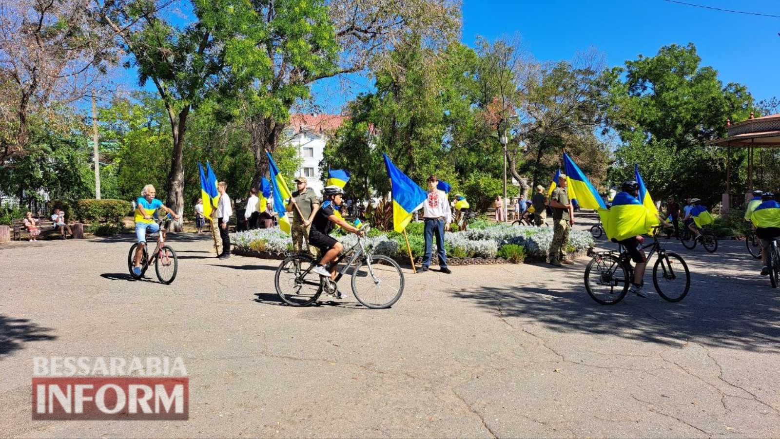 Захоплююча патріотична акція, велопробіг та цікава виставка: як в Аккермані відзначили День Державного Прапора (фото)