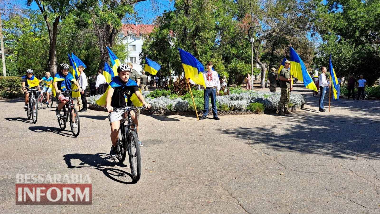 Захоплююча патріотична акція, велопробіг та цікава виставка: як в Аккермані відзначили День Державного Прапора (фото)