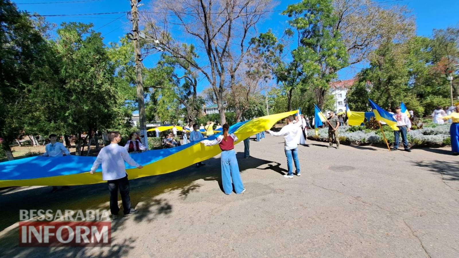 Захоплююча патріотична акція, велопробіг та цікава виставка: як в Аккермані відзначили День Державного Прапора (фото)