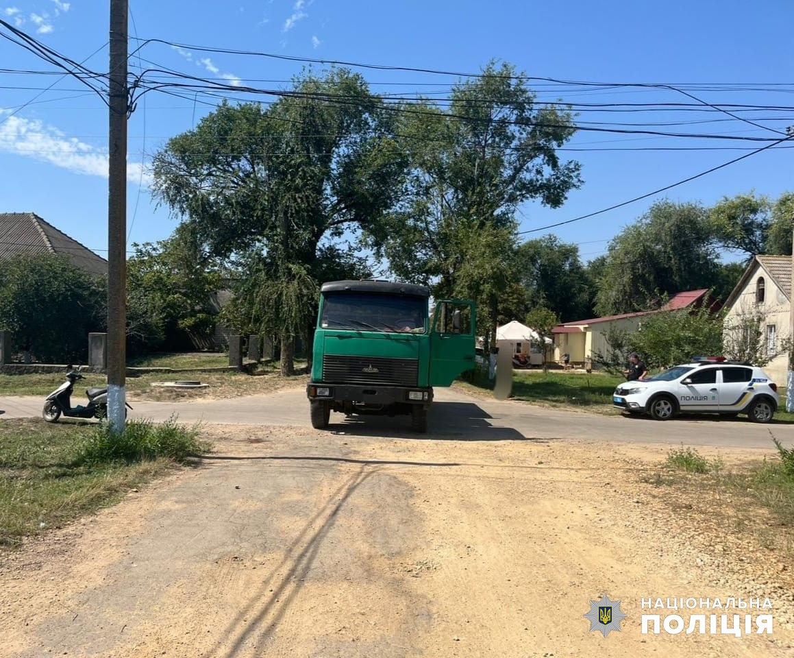 У Саратській громаді сталась ДТП за участю вантажівки та мопеда