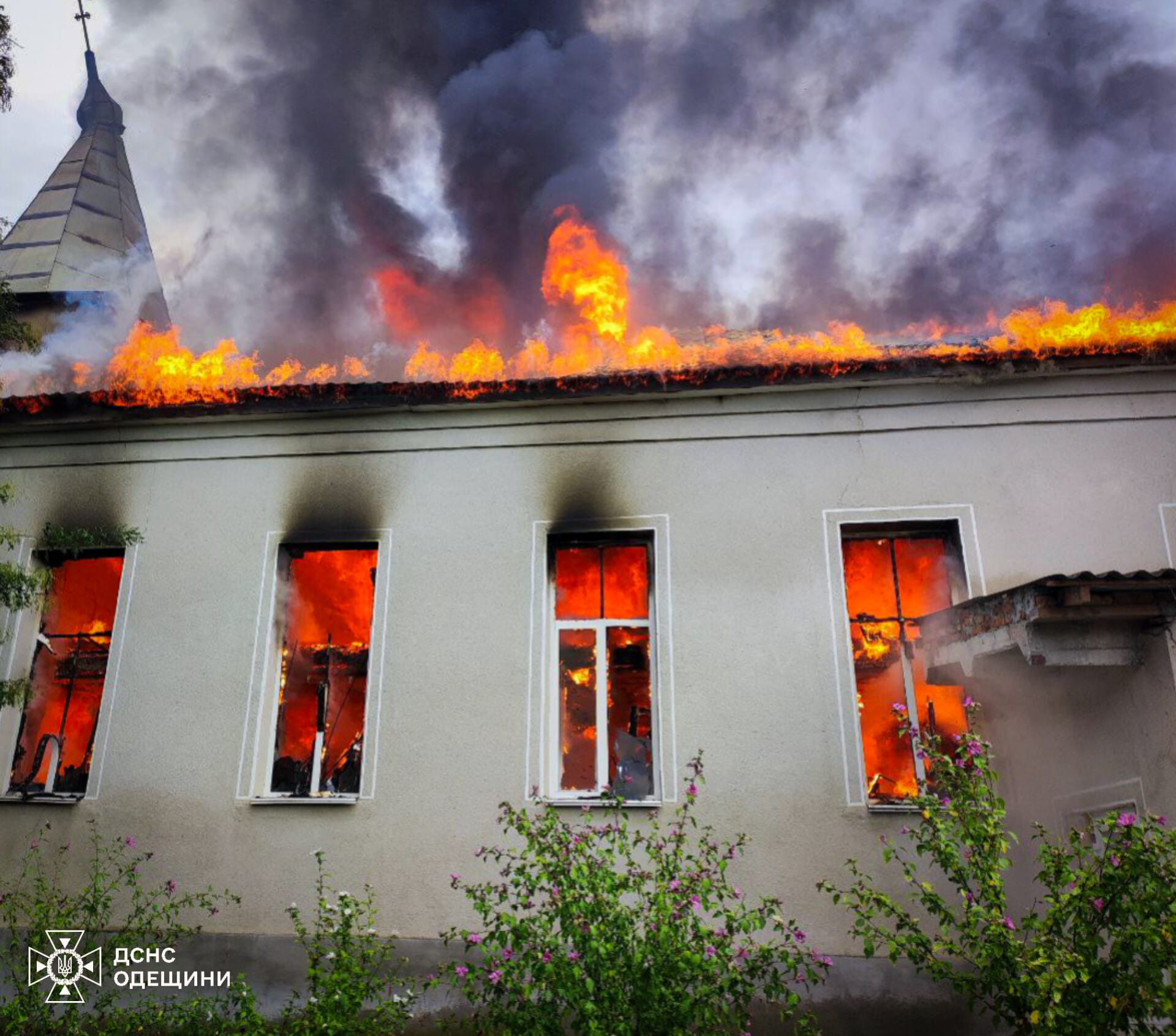 У селі Арцизької громади через влучання блискавки повністю згоріла церква