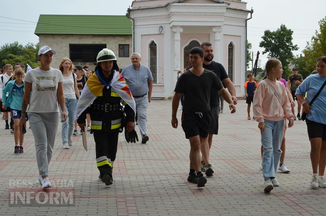 Кілія долучилася до всеукраїнського забігу за Героїв України - бігли зокрема мер, рятувальник у спецодязі та підростаюче покоління