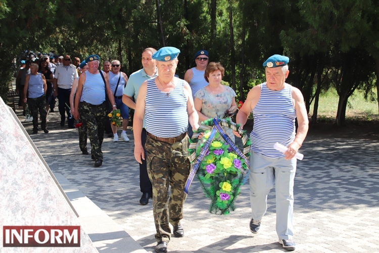 В Болграді вшанували пам’ять загиблих воїнів-десантників різних часів і поколінь