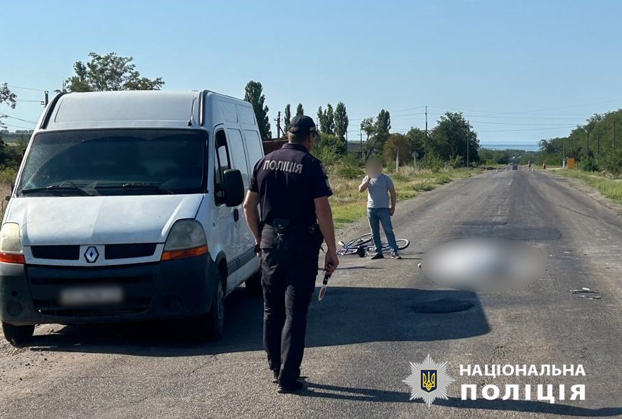 Третя ДТП за добу: на Болградщині під колесами мікроавтобуса загинув велосипедист