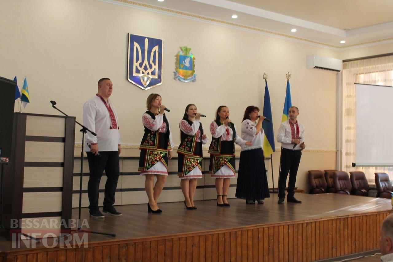 В Арцизі під час церемонії нагородження до Дня міста лікарю подарували квартиру