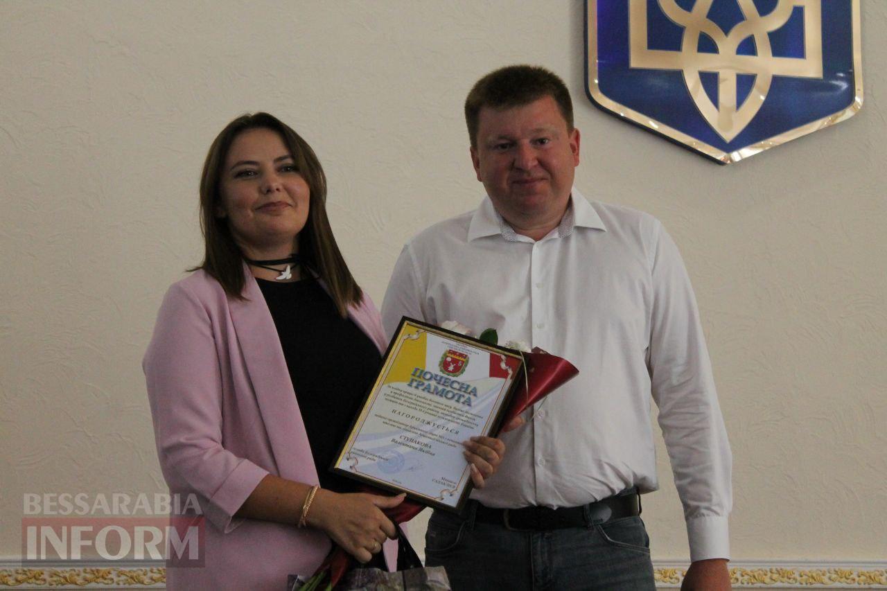 В Арцизі під час церемонії нагородження до Дня міста лікарю подарували квартиру