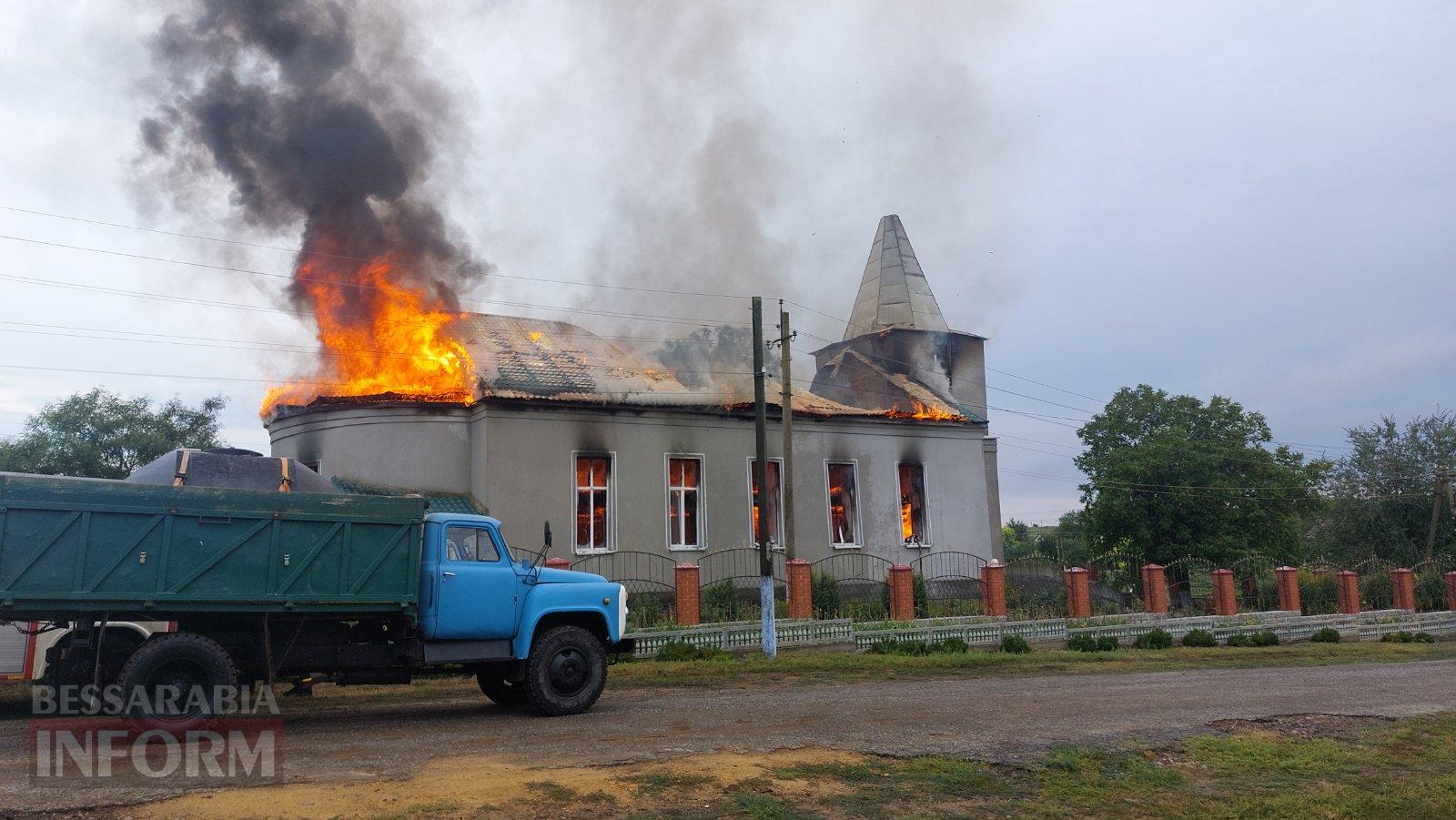 «Врятували лише Євангеліє та кілька ікон»: БІ побувала на згарищі церкви у Прямобалці