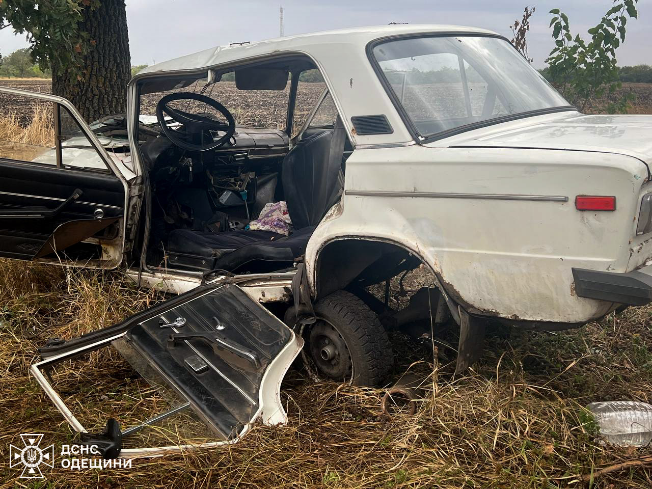 На Одещині після ДТП жінка опинилася заблокованою в понівеченій автівці