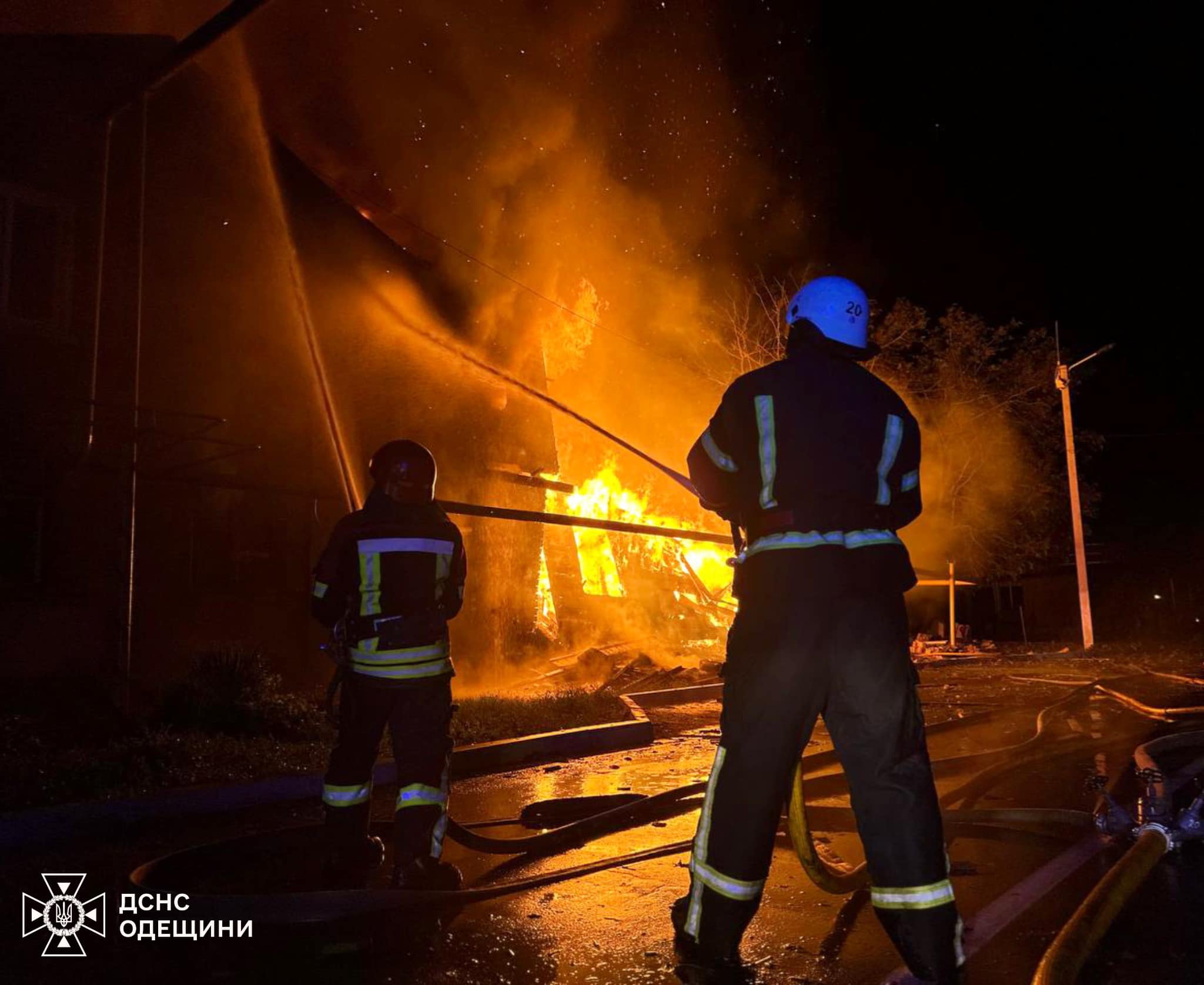 ДСНС поділилися шокуючими фото та відео моментів рятування людей в Ізмаїлі