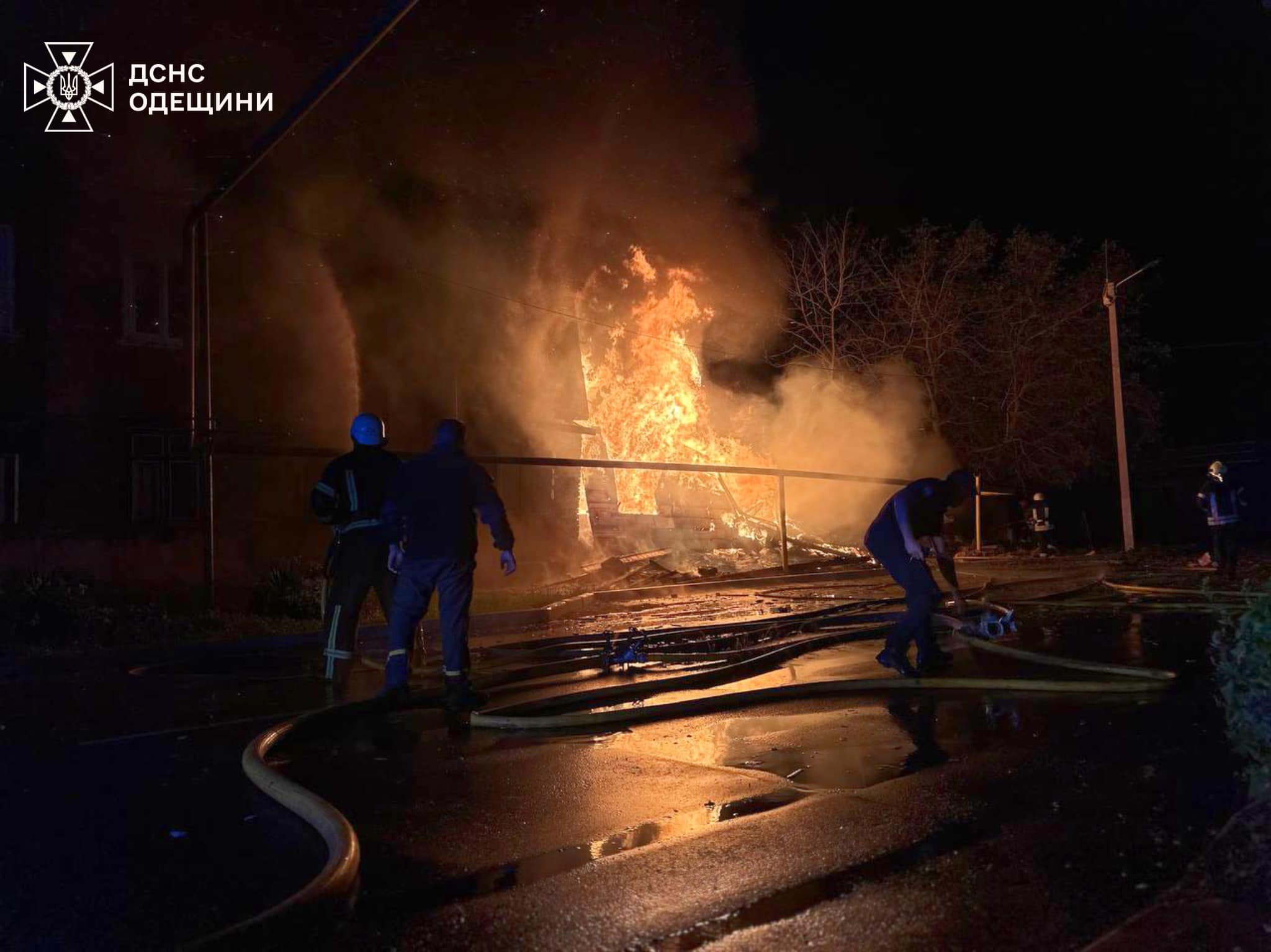 ДСНС поділилися шокуючими фото та відео моментів рятування людей в Ізмаїлі