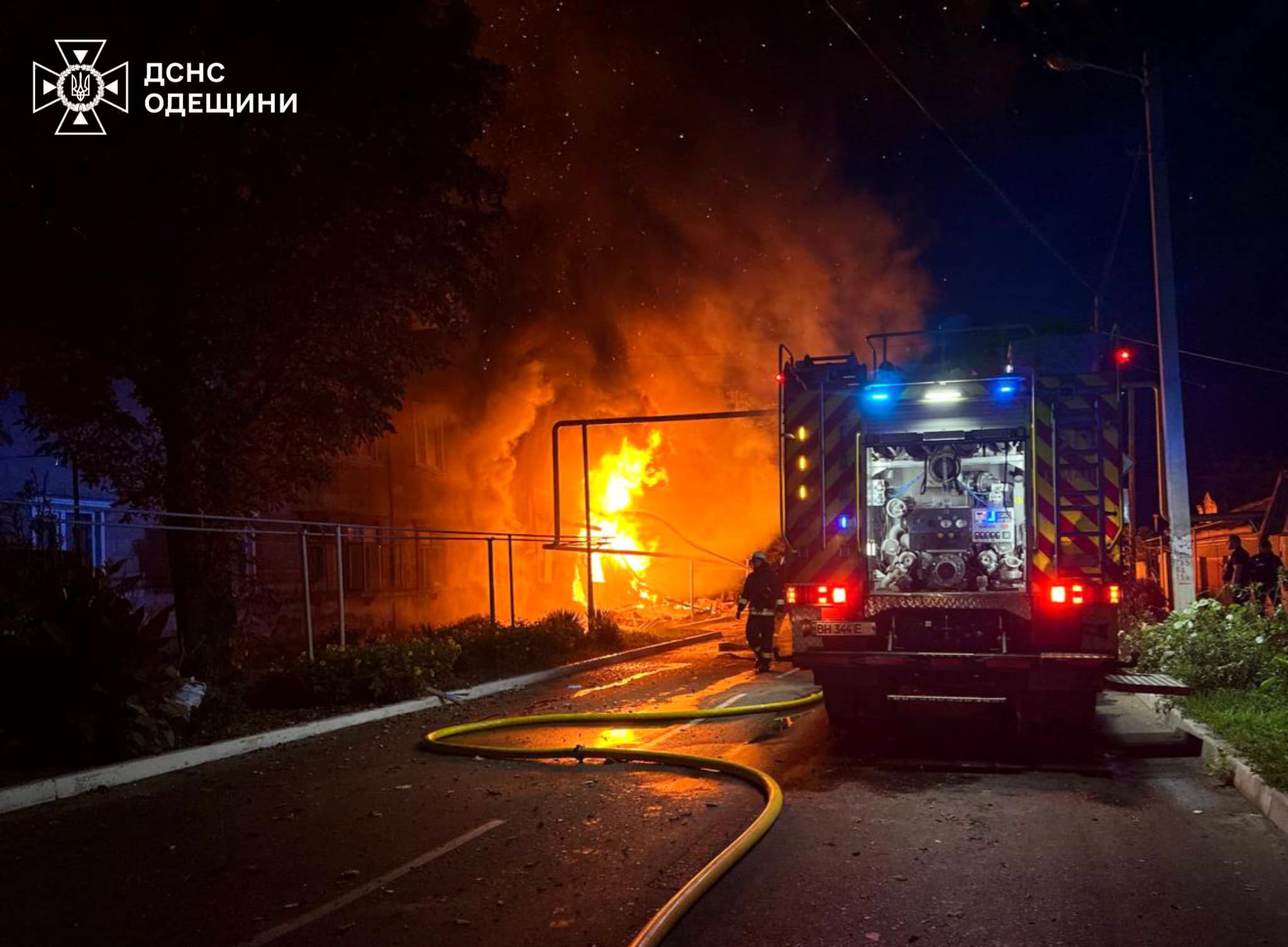 ДСНС поділилися шокуючими фото та відео моментів рятування людей в Ізмаїлі